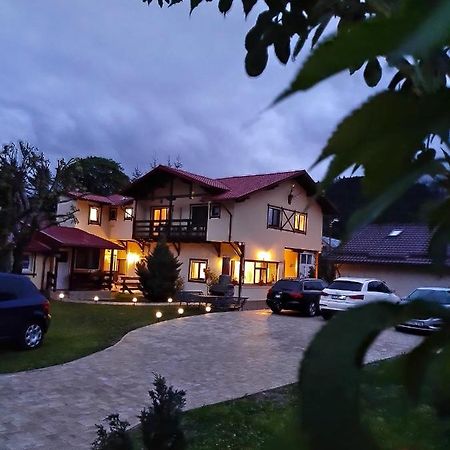 Casa Cu Flori Hotel Buşteni Екстериор снимка