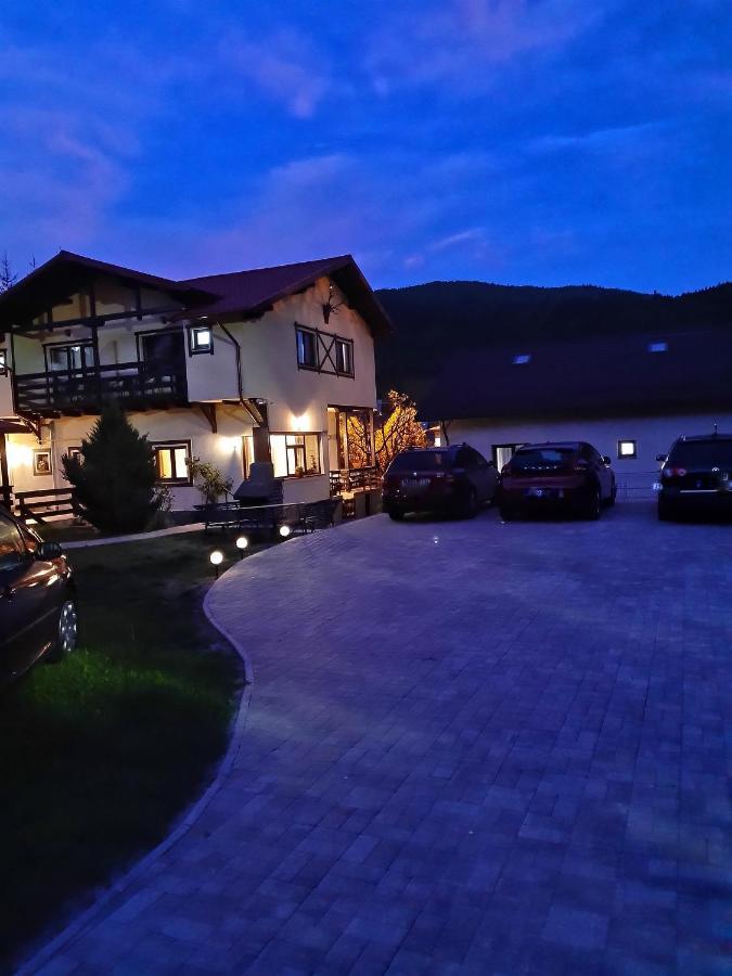 Casa Cu Flori Hotel Buşteni Екстериор снимка