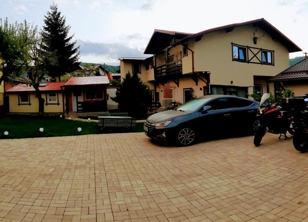 Casa Cu Flori Hotel Buşteni Екстериор снимка