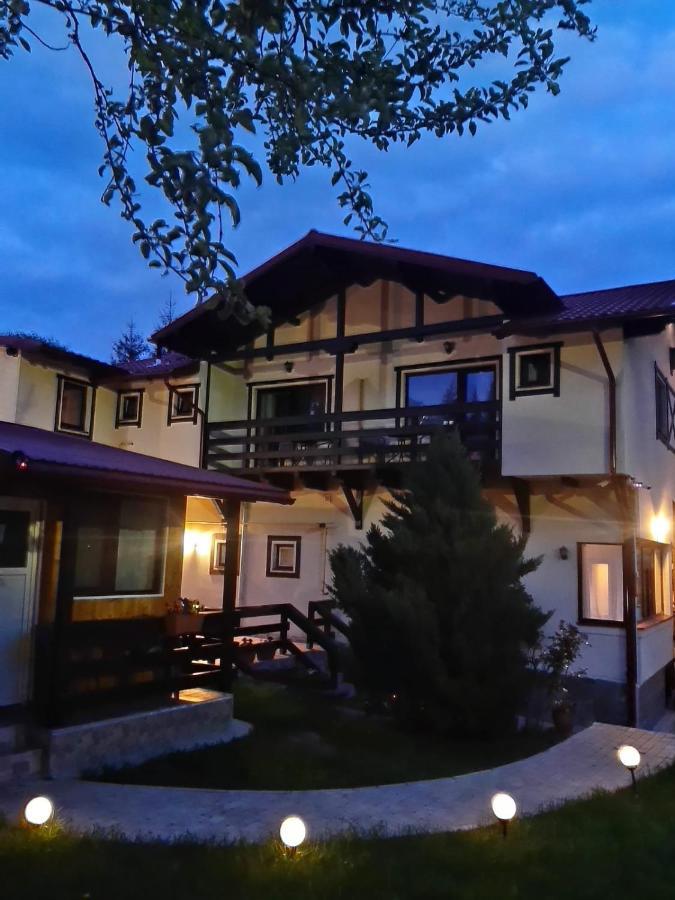 Casa Cu Flori Hotel Buşteni Екстериор снимка