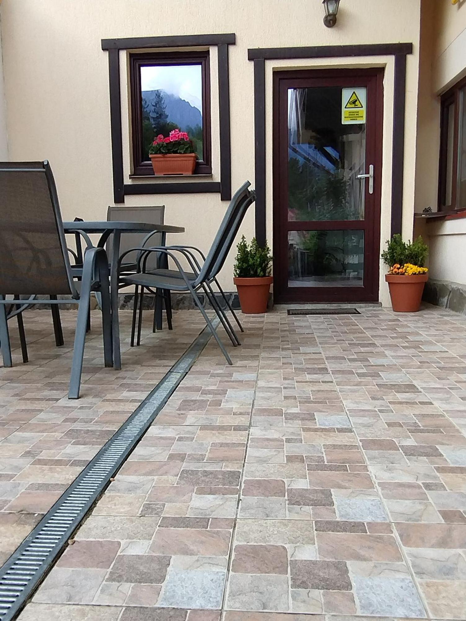 Casa Cu Flori Hotel Buşteni Екстериор снимка